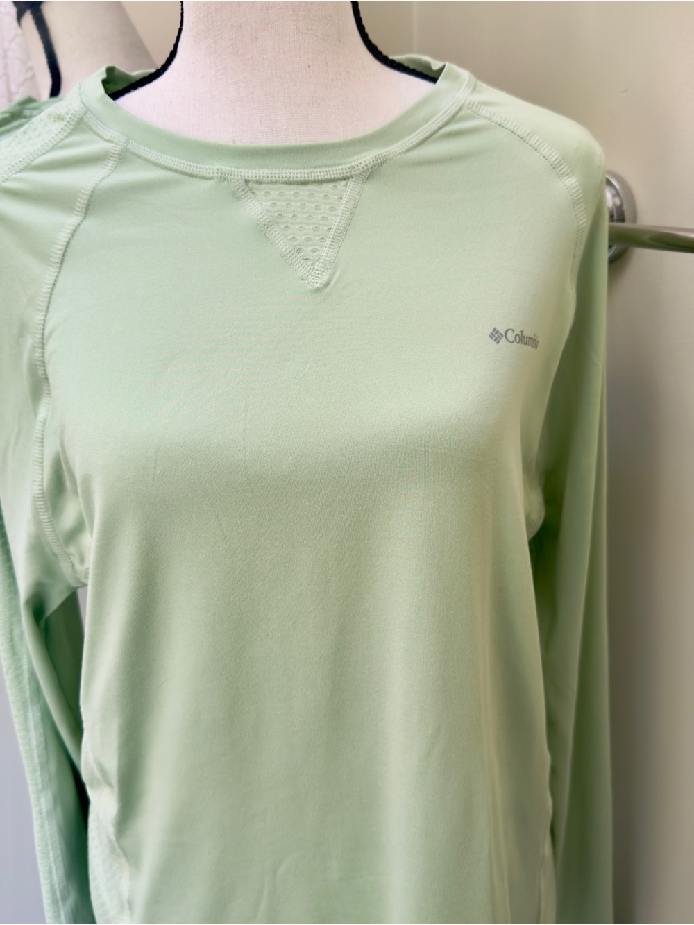 Columbia Women's Long-Sleeve active wear Top - Pale Mint Green
